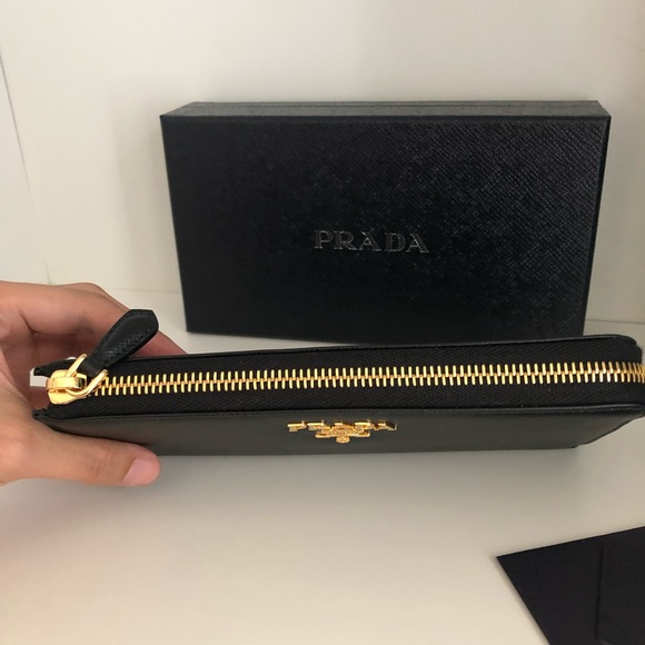 New Prada saffiano leather wallet black zip - Picture 4 of 8